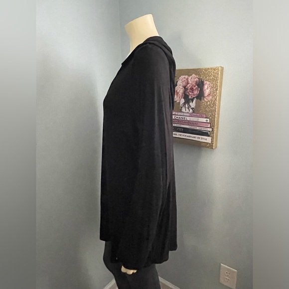 TORRID 3X Super Soft V-Neck Strappy Shirttail Hem Hoodie - Picture 3 of 9